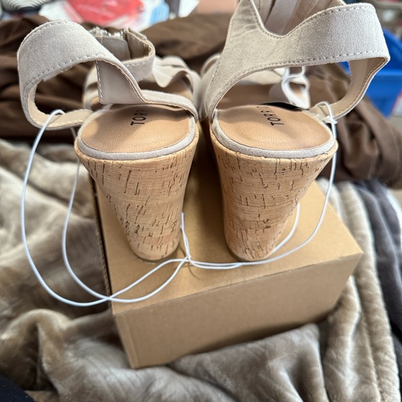 Torrid Women's Beige Sandals with Zipper- size 7 - Picture 3 of 4